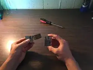 Reparieren eines feststeckenden Reibrades an einem Zippo Feuerzeug