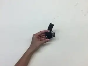 Wie man ein Zippo Feuerzeug auftankt