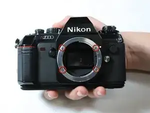 Nikon N2000 Austausch des Objektiveinfassung (Objektivbajonett)
