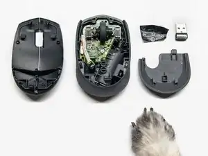 Das Gehäuse der Logitech M170 öffnen