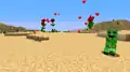 Zwei Creeper sind gerade explodiert, ein dritter kommt angelaufen