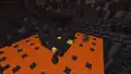 Der Hauptraum einer Bastionsruine mit Goldblöcken und einem Magmawürfel-Spawner.
