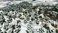Dorf in einer verschneiten Taiga