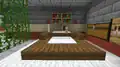 Bett mit Stufen umrandet