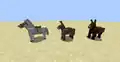 Ein Pferd mit Sattel sowie ein Esel und ein Maultier mit Sattel und Truhe