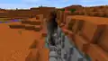 In einer Schlucht in den Tafelbergen sind einige Golderzadern sichtbar
