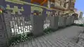 Eine Straße aus Steinziegel mit detailreicher Umzäunung