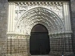 Figürliche Archivolten an der Kirche Saint-Gilles von Argenton-les-Vallées