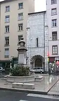Fassade von der Rue Paul Chenavard.