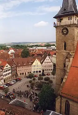 Marktplatz und Stiftskirche