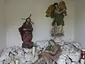 Figuren des Jesus mit Engel und Apostel