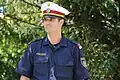 Polizist mit weißer Tellerkappe