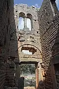 Vorraum mit Eingang und Fenster des Obergeschosses
