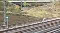 ETCS-Halttafeln in großer (links) und kleiner Bau­form (rechts)