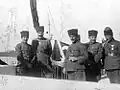 Aufhängen der türkischen Flagge am Sitz des Gouverneurs von Izmir am 9. September 1922.