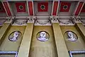 Basreliefs im Nordost-Portikus