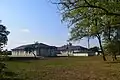Schule. Ansicht von hinten