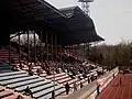 Haupttribüne der Sportstätte