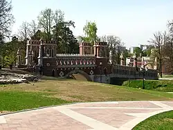 Weg zur Brücke