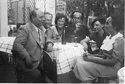 v.l. Moshe Lifshits, Israel Zamora, Luba Goldberg, Avraham Shlonsky, Leah Goldberg, Jocheved Bat-Miriam (1938)