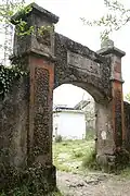 Eingangstor zum Fort Tapung