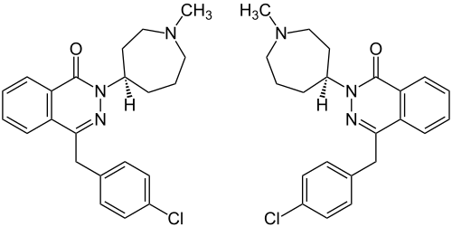 Enantiomere von Azelastin: (R)-Form (links) und (S)-Form (rechts)