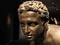 Bronzestatue eines Läufers aus dem großen Gartenperistyl der Villa dei Papiri