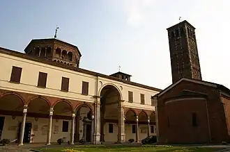 Kanonikergebäude und achteckiger Tiburio, 12.&nbsp;Jahrhundert