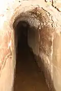 Höhle La cave du curé als Teil des römisches Aquäduktes von Gier