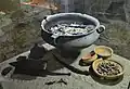 Hasdingisches Männerbrandgrab aus Prusiek, Ost-Beskiden, ausgestellt im Historischen Museum in Sanok