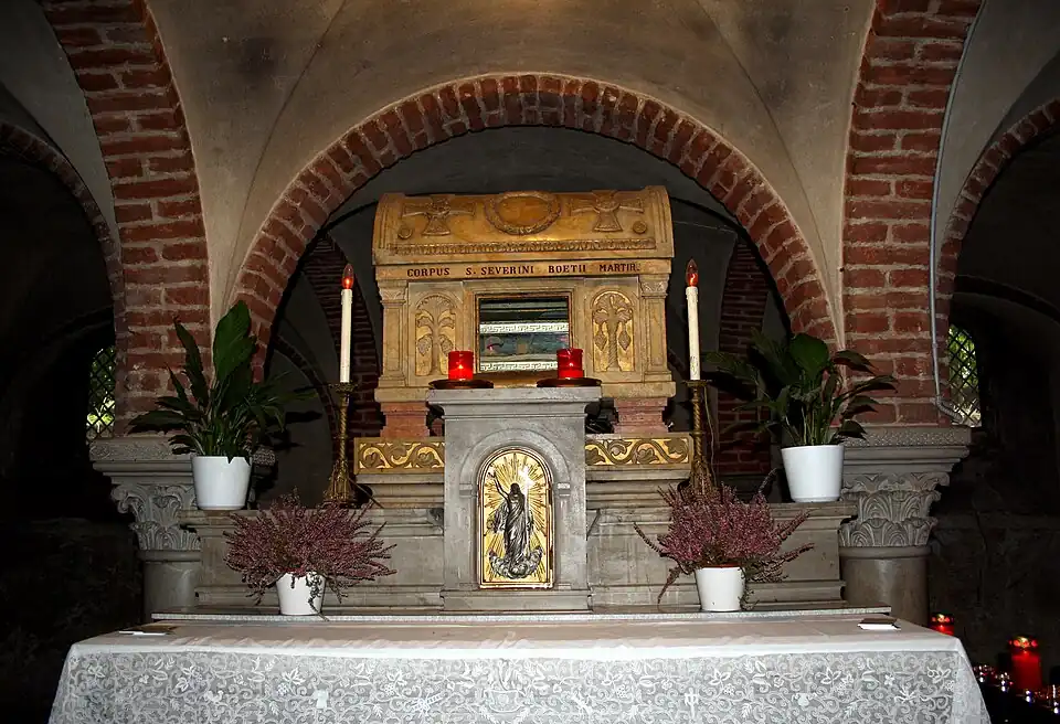 Sarkophag des Boethius in der Krypta.