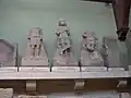 Statuen der Fackelträger aus dem Mithräum (Museum Chesters)