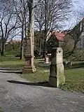 Ganzmeilenstein neben der Distanzsäule