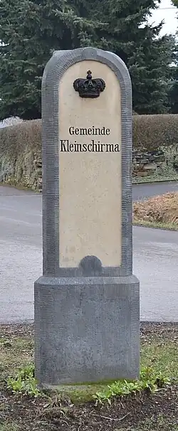 umgearbeiteter Stationsstein in Kleinschirma