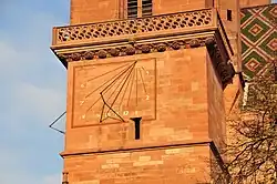 Die Sonnenuhr am Basler Münster zeigt die alte Basler Zeit
