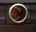 12-Volt-Steckdose, SAE&nbsp;J563 (21 mm) in einem Auto-Armaturenbrett