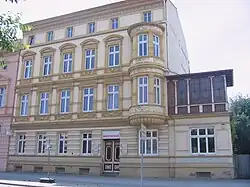 Hausnummer 4