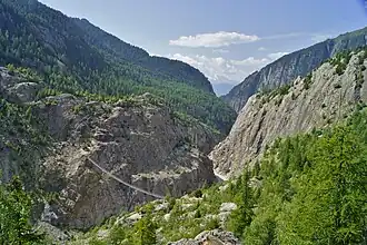 Massaschlucht mit Hängebrücke.