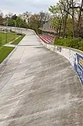 Einfahrt und Gegengerade