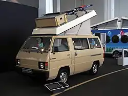 L300 mit aufklappbarem Dach