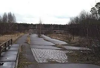 Ehemalige Autobahn mit Grenzmauer, Blick von der Brücke über die Straße Albrechts Teerofen nach Süden, 1988