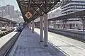 Schmalspurteil des Bahnhofs Cercanías (El Humedal) in Gijón, links ein Elektrotriebwagen der Baureihe 3500