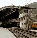 Bahnhofshalle und Stellwerk