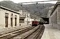 Abgestellter Talgo im Regelspurbereich