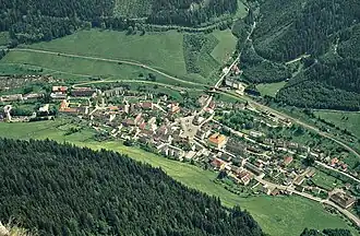 Blick vom Fahnenköpfl – einem Vorgipfel der Vordernbergermauer – auf Vordernberg