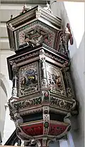 Die Kanzel von unten