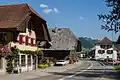 Durchgangsstrasse, Dorf
