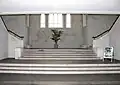 Treppenaufgang im Eingangsfoyer.