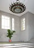 Treppenaufgang vom Eingangsfoyer.