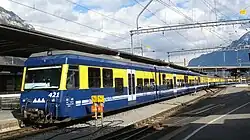 Auch die Konstruktion der Niederflur-Gelenksteuerwagen von BOB, Zentral­bahn und MGB leitet sich von den GTW ab. Das Kastenkonzept stammt von den MGB BDSeh 4/8 (2004).[26]
